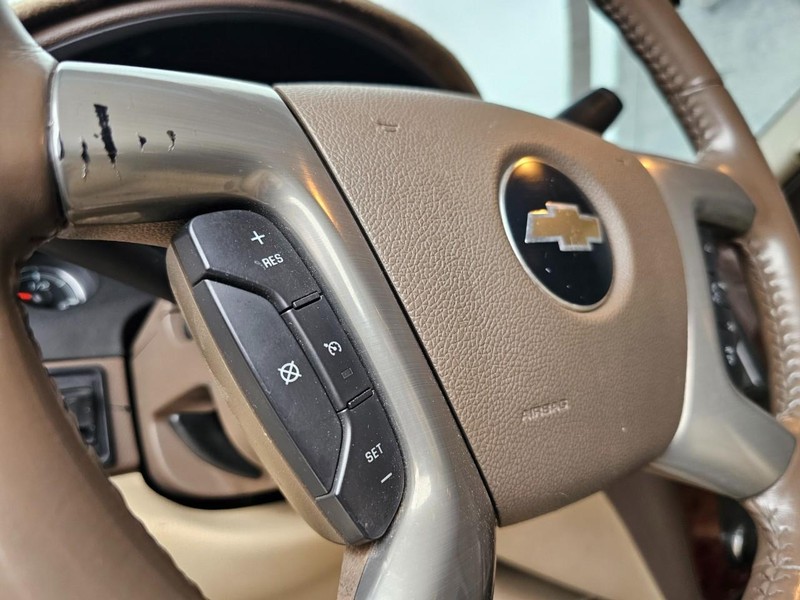 Chevrolet Silverado 2500HD Vehicle Full-screen Gallery Image 11