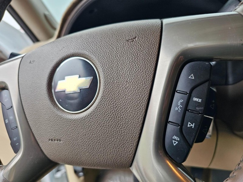 Chevrolet Silverado 2500HD Vehicle Full-screen Gallery Image 12