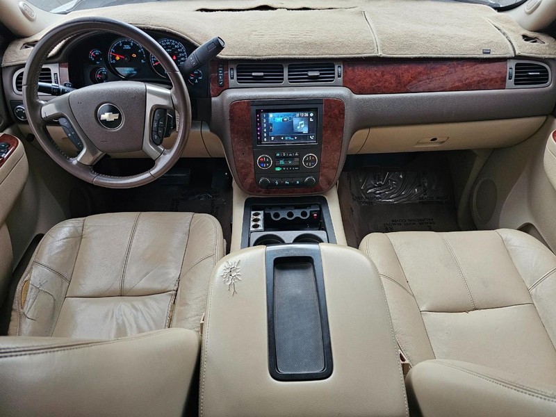 Chevrolet Silverado 2500HD Vehicle Full-screen Gallery Image 13
