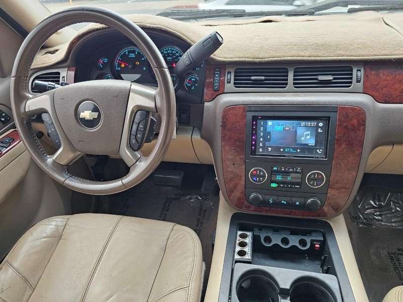 Chevrolet Silverado 2500HD Vehicle Full-screen Gallery Image 15