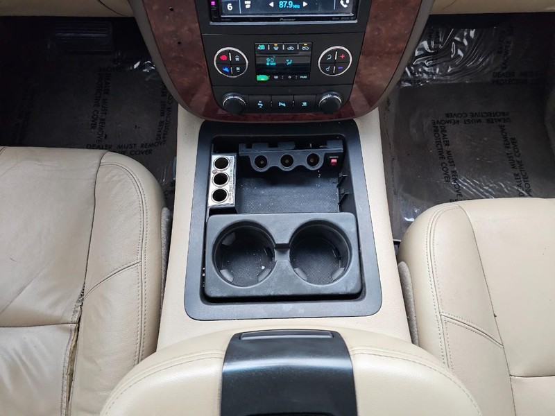 Chevrolet Silverado 2500HD Vehicle Full-screen Gallery Image 18
