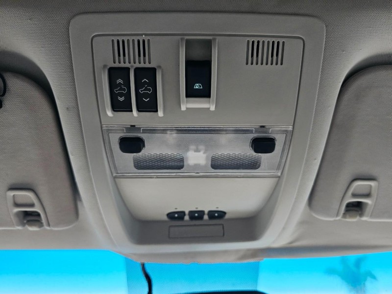 Chevrolet Silverado 2500HD Vehicle Full-screen Gallery Image 19
