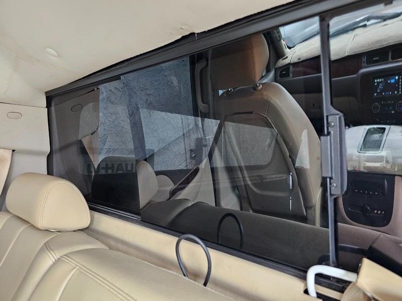 Chevrolet Silverado 2500HD Vehicle Full-screen Gallery Image 21
