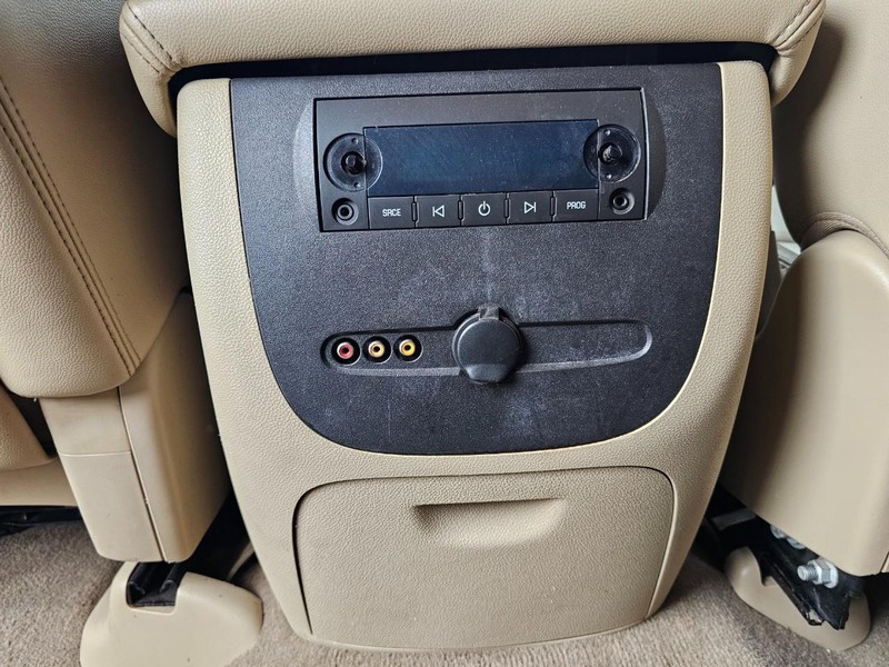 Chevrolet Silverado 2500HD Vehicle Full-screen Gallery Image 22