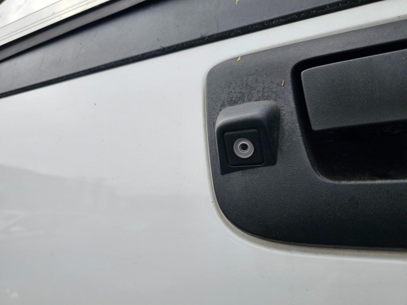 Chevrolet Silverado 2500HD Vehicle Full-screen Gallery Image 23