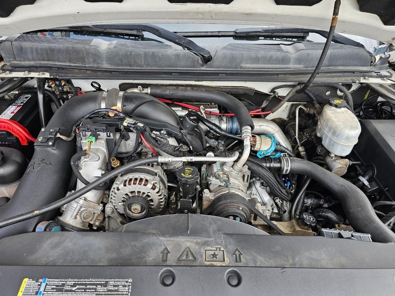 Chevrolet Silverado 2500HD Vehicle Full-screen Gallery Image 27
