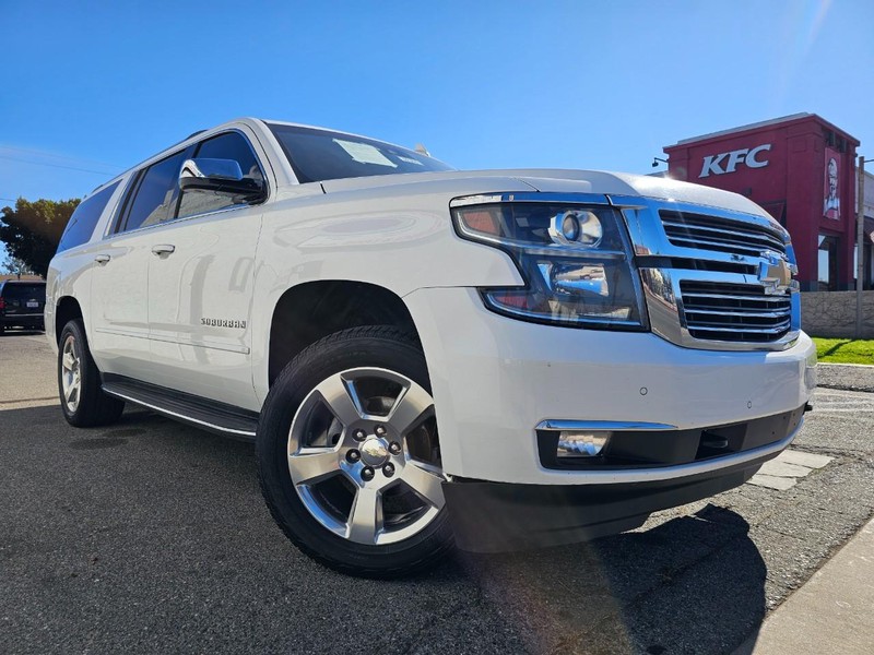 Chevrolet Suburban Vehicle Full-screen Gallery Image 4