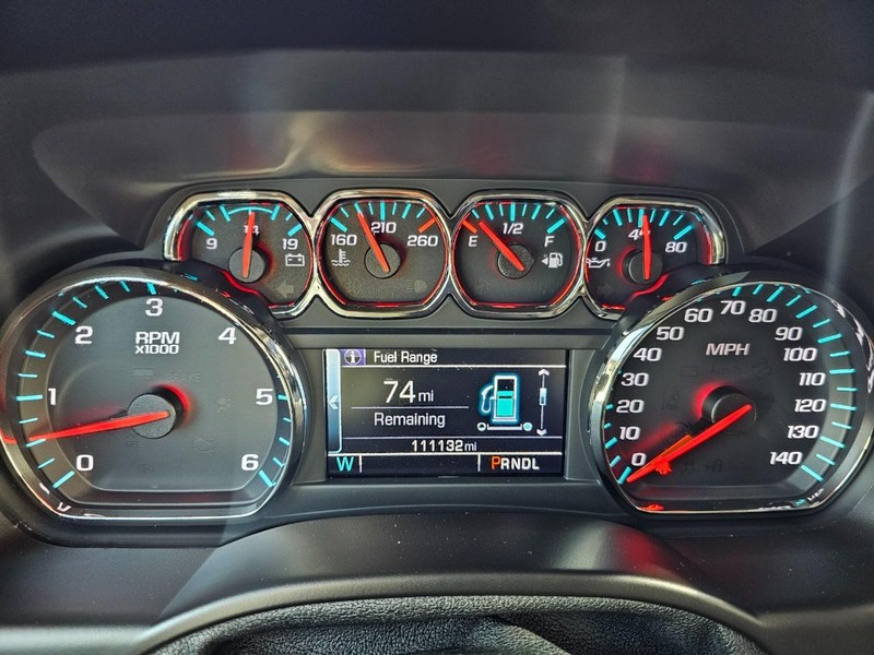 Chevrolet Suburban Vehicle Full-screen Gallery Image 15