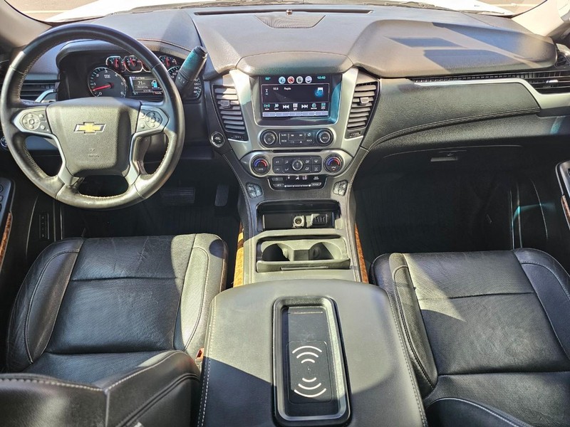 Chevrolet Suburban Vehicle Full-screen Gallery Image 18
