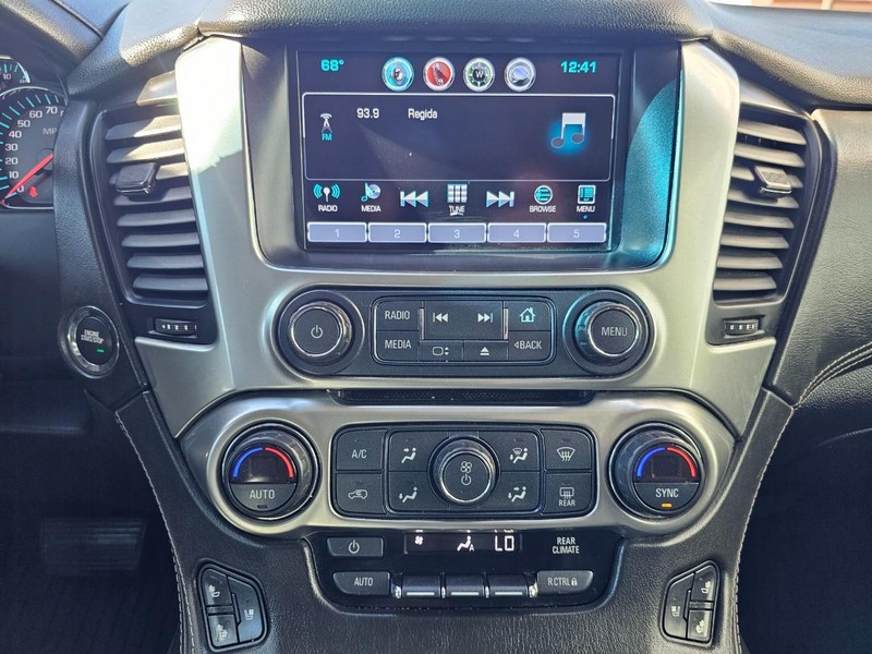 Chevrolet Suburban Vehicle Full-screen Gallery Image 22