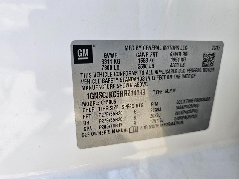 Chevrolet Suburban Vehicle Full-screen Gallery Image 30
