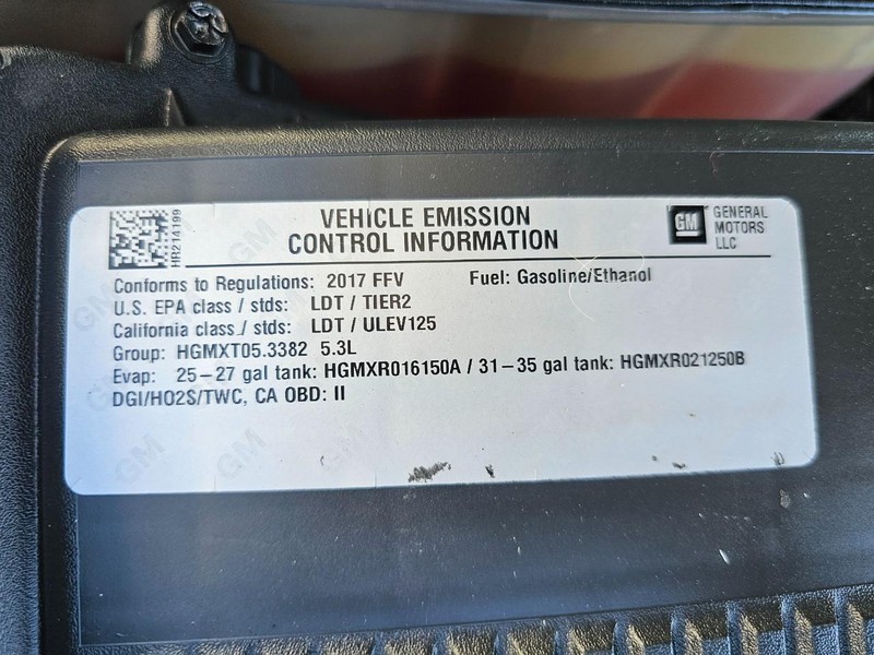 Chevrolet Suburban Vehicle Full-screen Gallery Image 31