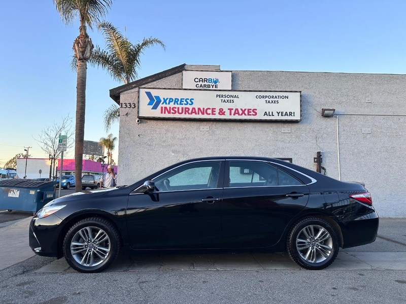 Toyota Camry Vehicle Full-screen Gallery Image 2