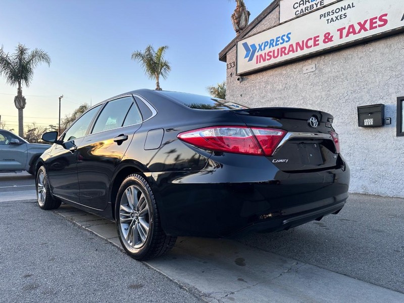 Toyota Camry Vehicle Full-screen Gallery Image 3