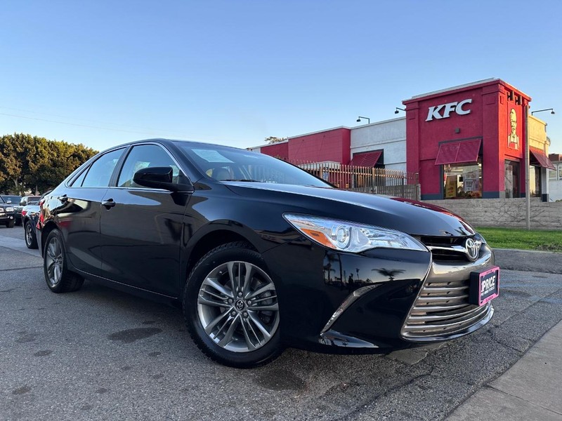 Toyota Camry Vehicle Full-screen Gallery Image 7