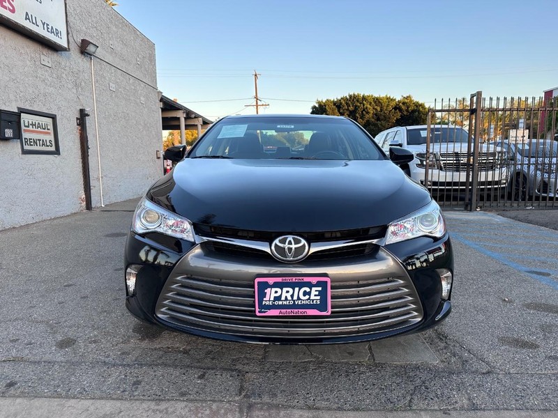 Toyota Camry Vehicle Full-screen Gallery Image 8