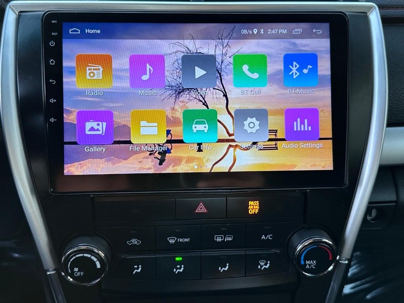 Toyota Camry Vehicle Full-screen Gallery Image 28