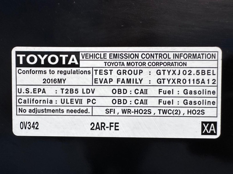 Toyota Camry Vehicle Full-screen Gallery Image 30