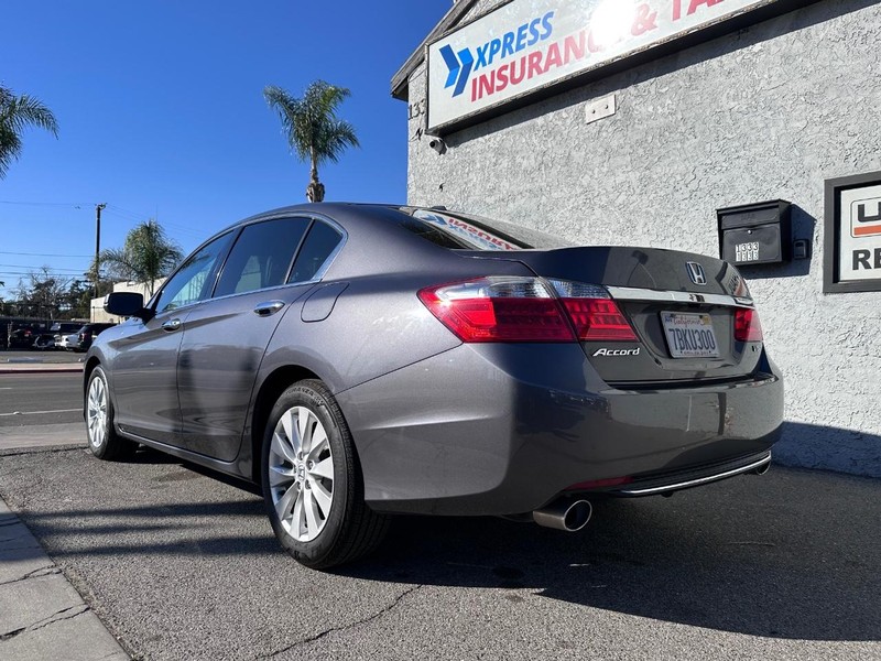 Honda Accord Sedan Vehicle Full-screen Gallery Image 3