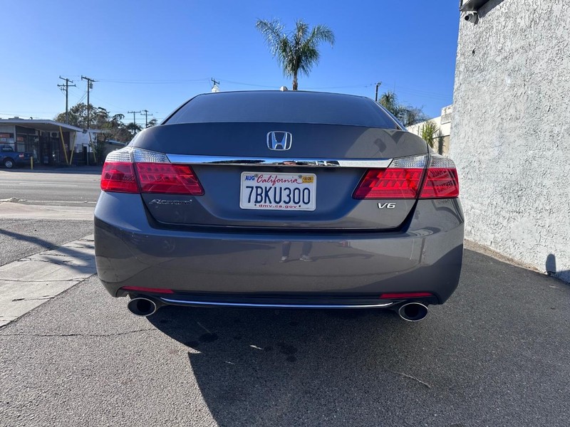 Honda Accord Sedan Vehicle Full-screen Gallery Image 4