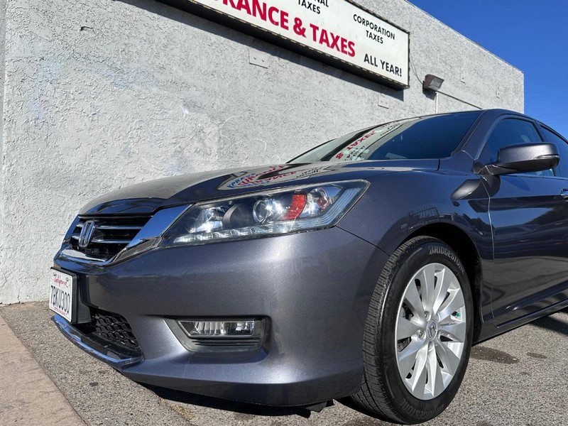 Honda Accord Sedan Vehicle Full-screen Gallery Image 8