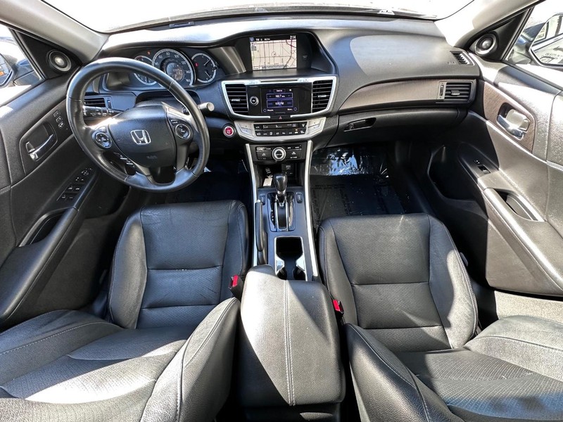 Honda Accord Sedan Vehicle Full-screen Gallery Image 13