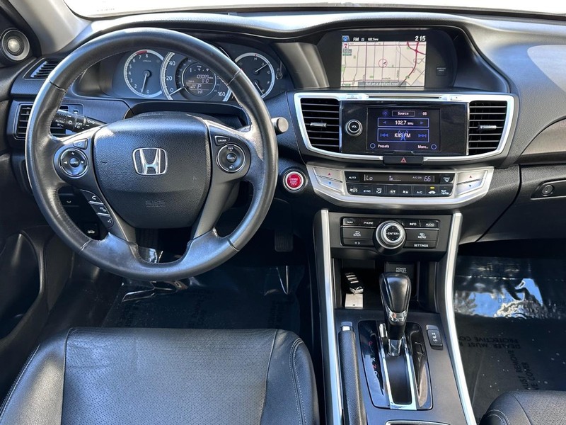 Honda Accord Sedan Vehicle Full-screen Gallery Image 16