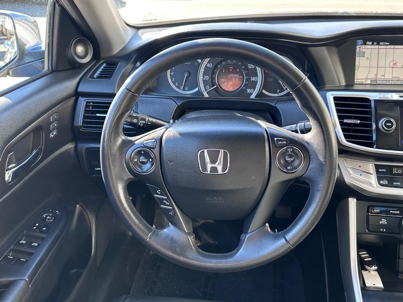 Honda Accord Sedan Vehicle Full-screen Gallery Image 17