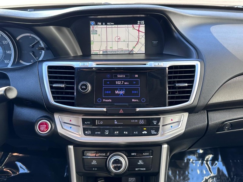 Honda Accord Sedan Vehicle Full-screen Gallery Image 18