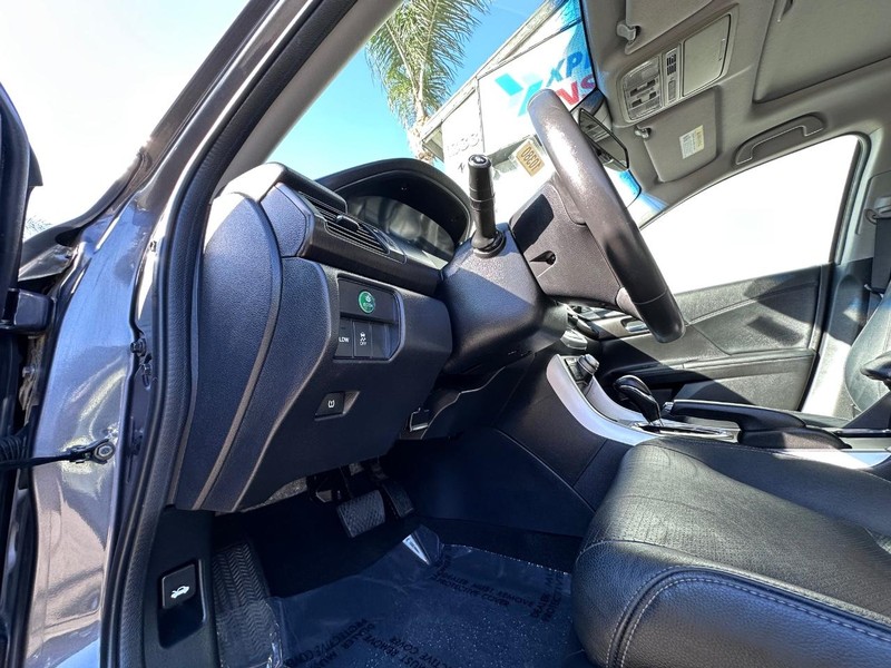 Honda Accord Sedan Vehicle Full-screen Gallery Image 22