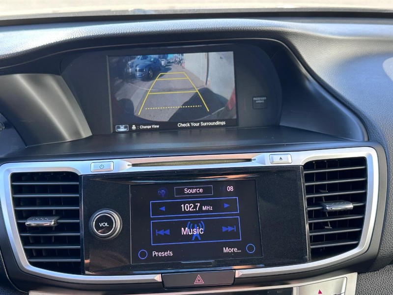 Honda Accord Sedan Vehicle Full-screen Gallery Image 25