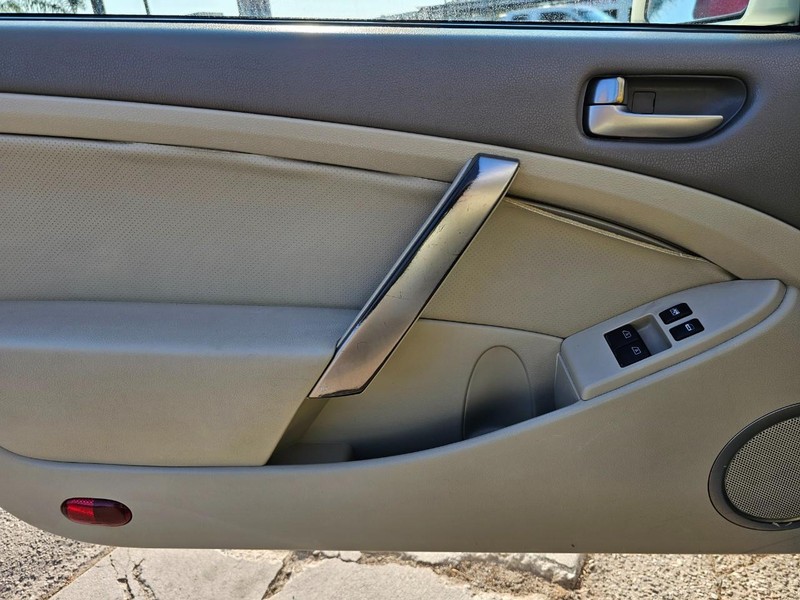 INFINITI G35 Coupe Vehicle Full-screen Gallery Image 12