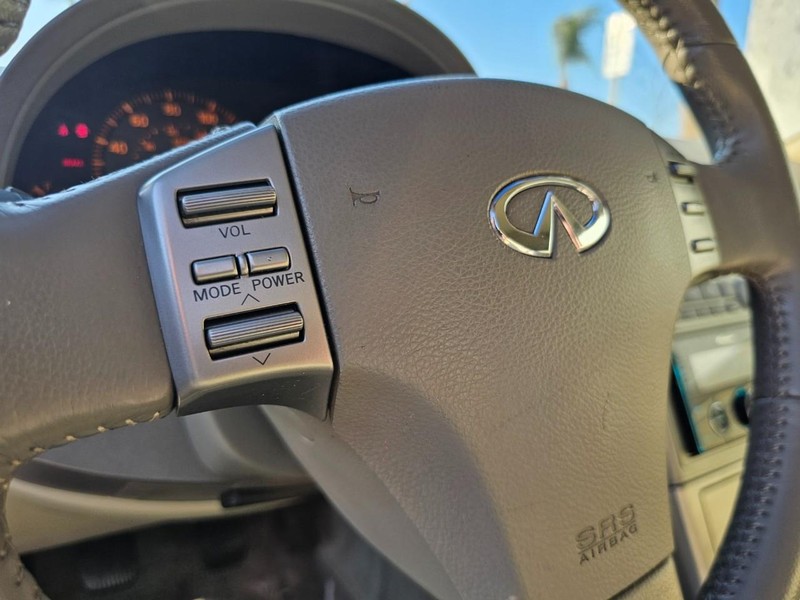 INFINITI G35 Coupe Vehicle Full-screen Gallery Image 15