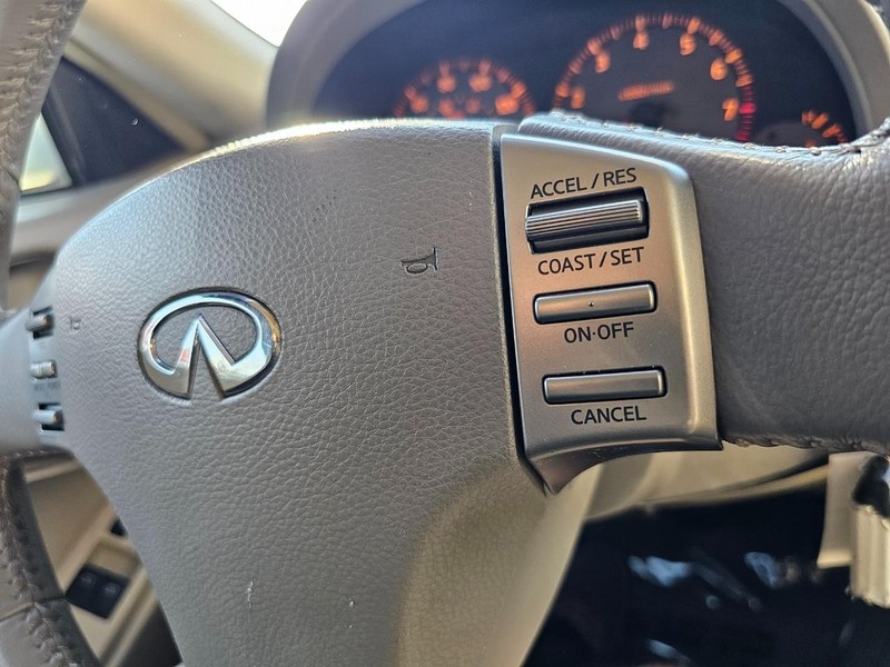INFINITI G35 Coupe Vehicle Full-screen Gallery Image 16