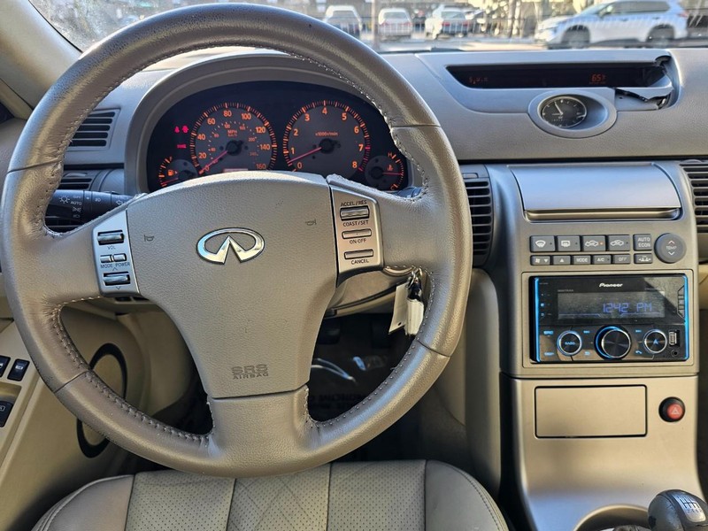 INFINITI G35 Coupe Vehicle Full-screen Gallery Image 19