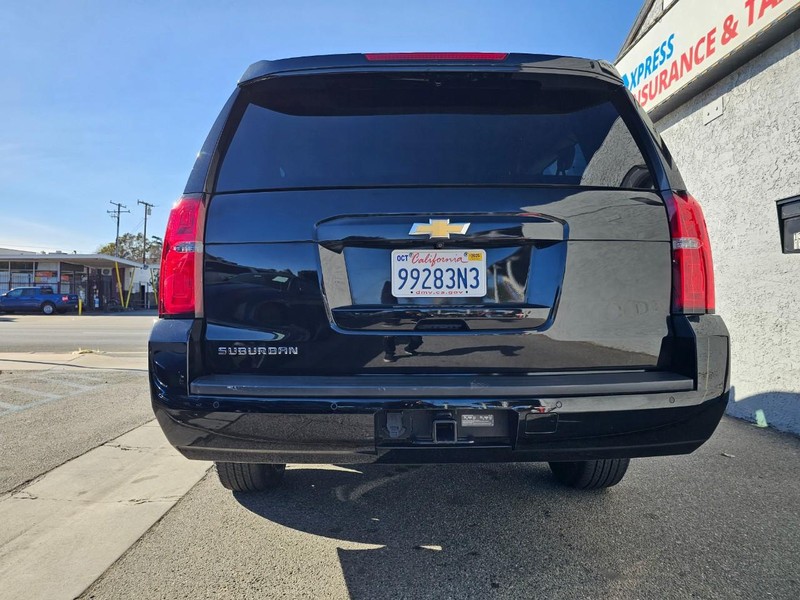 Chevrolet Suburban Vehicle Full-screen Gallery Image 4