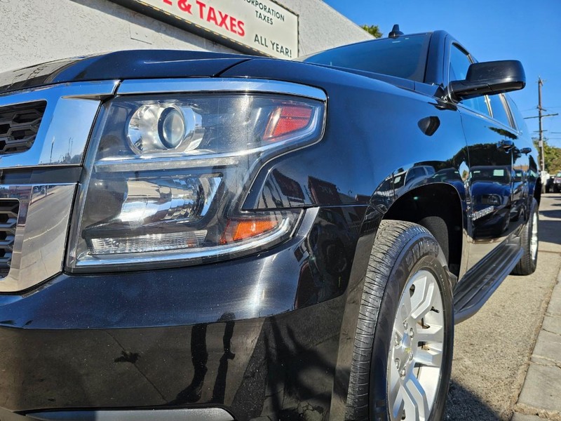 Chevrolet Suburban Vehicle Full-screen Gallery Image 9