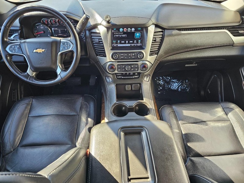 Chevrolet Suburban Vehicle Full-screen Gallery Image 22