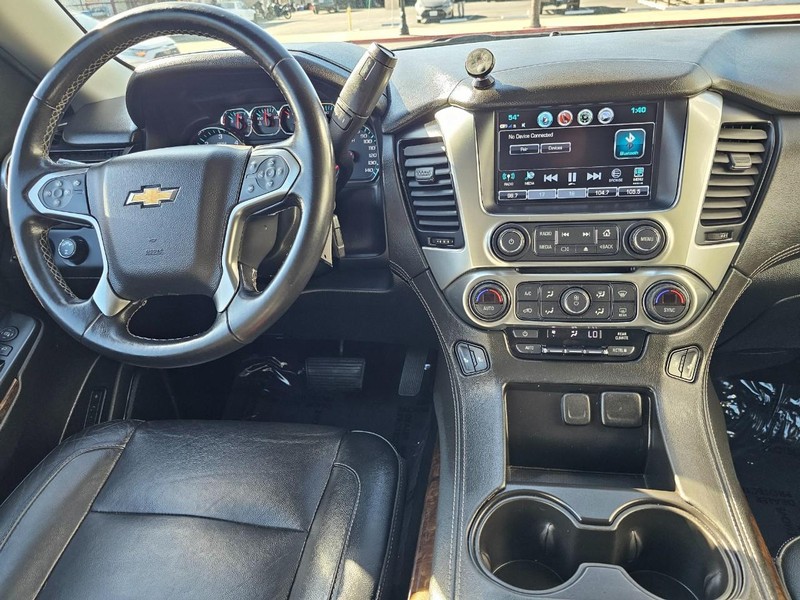 Chevrolet Suburban Vehicle Full-screen Gallery Image 24