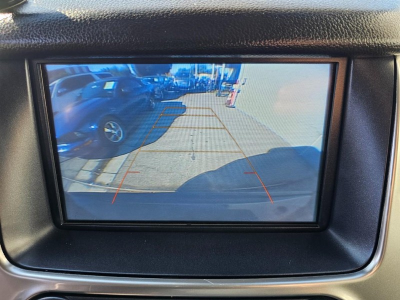 Chevrolet Suburban Vehicle Full-screen Gallery Image 32