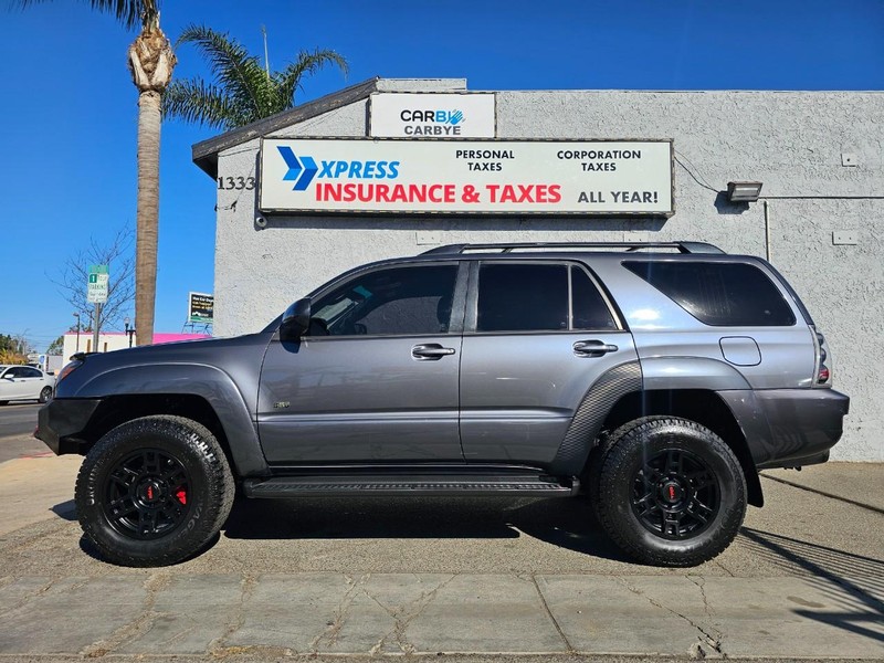 Toyota 4Runner Vehicle Full-screen Gallery Image 2