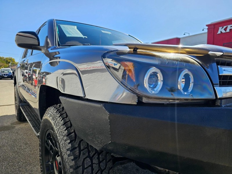 Toyota 4Runner Vehicle Full-screen Gallery Image 8