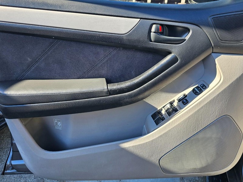 Toyota 4Runner Vehicle Full-screen Gallery Image 13