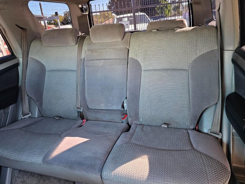 Toyota 4Runner Vehicle Full-screen Gallery Image 16