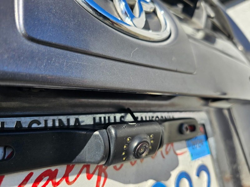 Toyota 4Runner Vehicle Full-screen Gallery Image 28