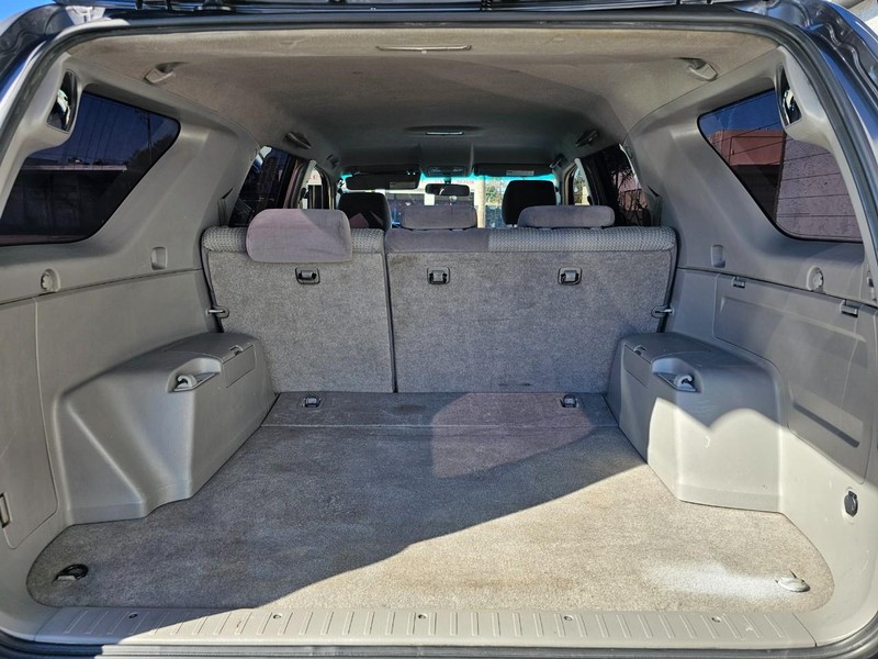Toyota 4Runner Vehicle Full-screen Gallery Image 31