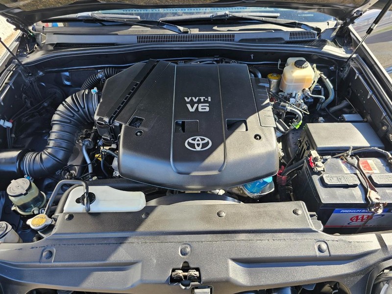 Toyota 4Runner Vehicle Full-screen Gallery Image 32