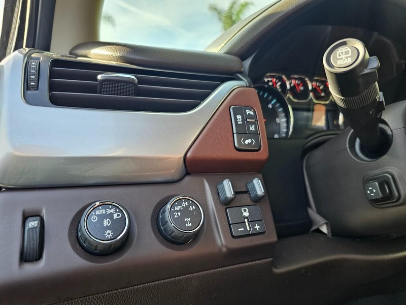 Chevrolet Tahoe Vehicle Full-screen Gallery Image 17