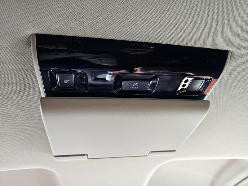 Chevrolet Tahoe Vehicle Full-screen Gallery Image 30