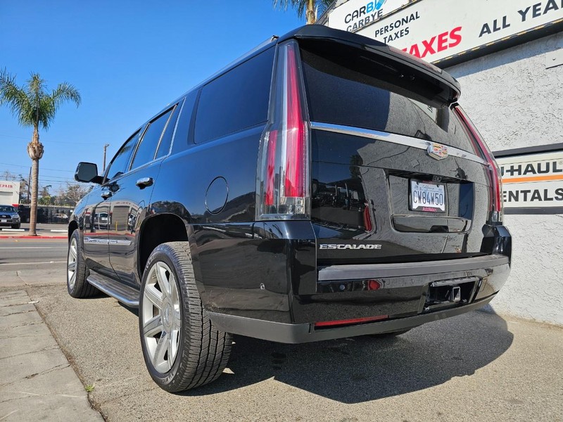 Cadillac Escalade Vehicle Full-screen Gallery Image 3